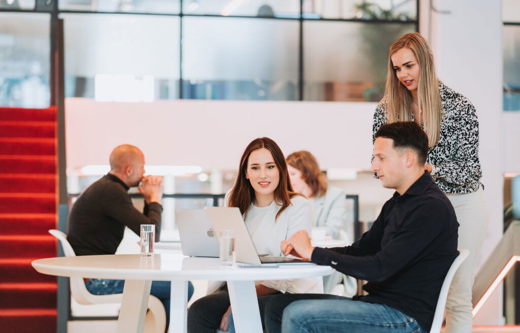 opvallen krappe arbeidsmarkt