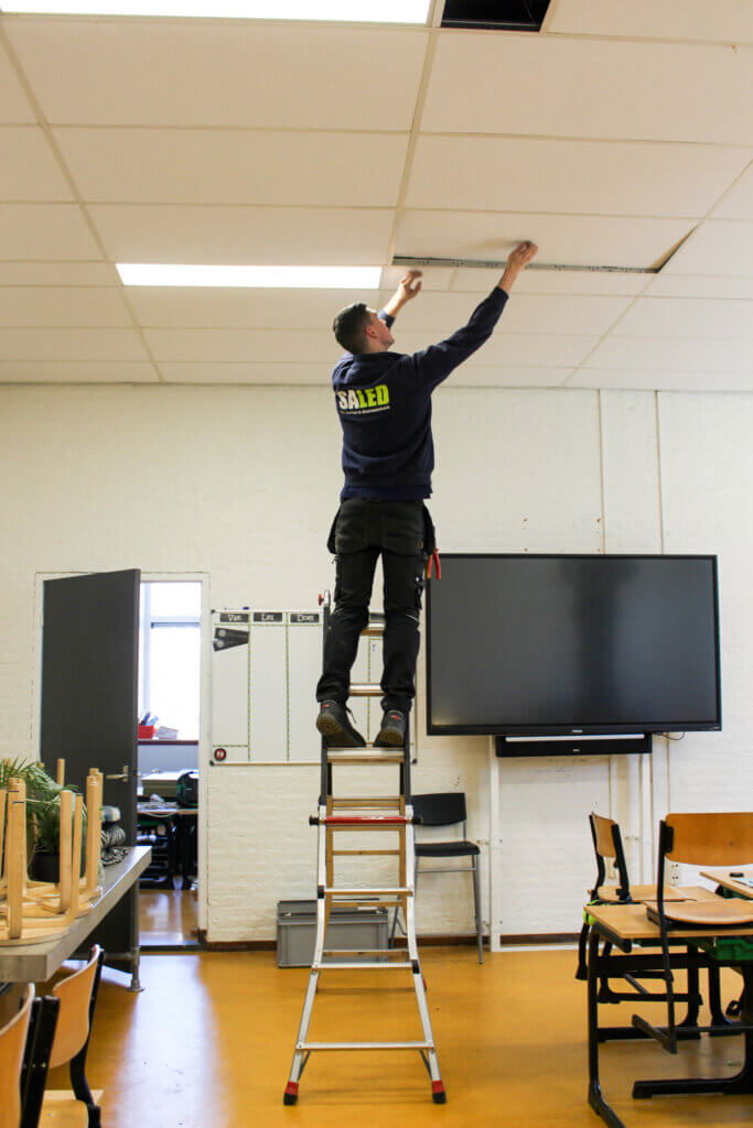 led lighting schools