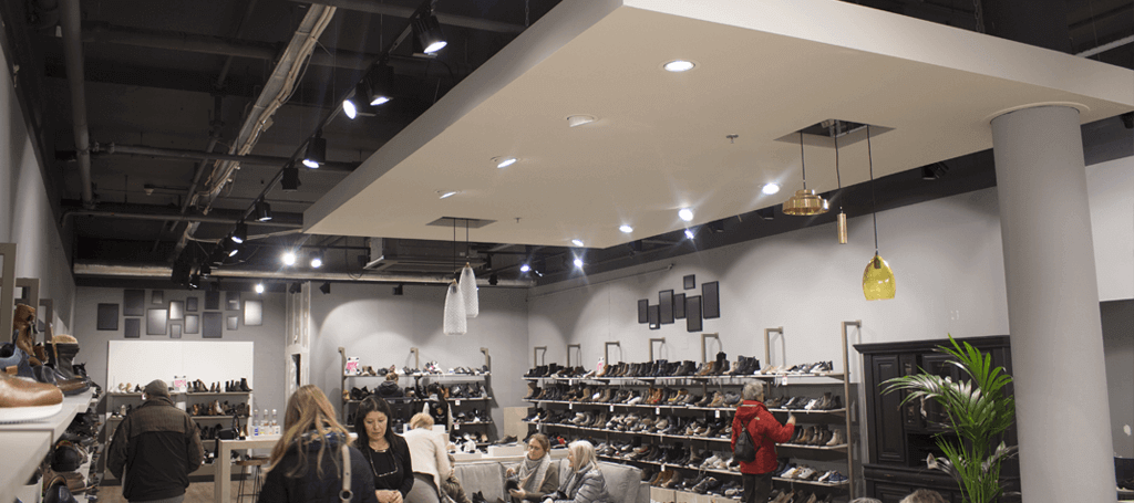 Leemans schoenen laat led verlichting van Saled installeren