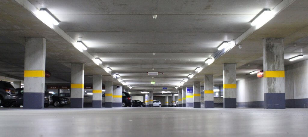 Gemeente nijkerk plaats nieuwe led verlichting van Saled in parkeergarage Wheemplein