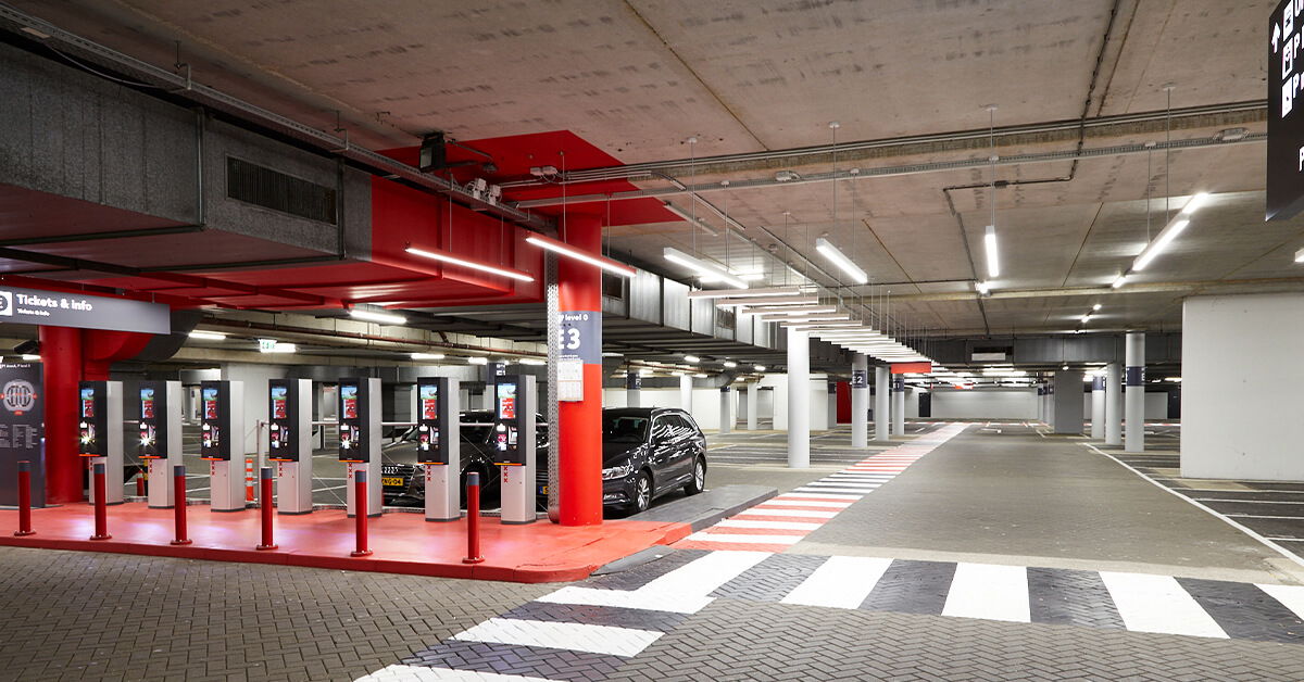 LED verlichting in parkeergarage Amsterdam Arena