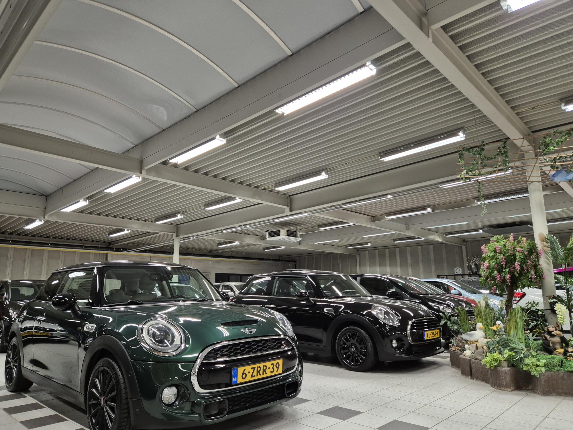 vakgarage-t-centrum-bespaart-met-saled-verlichting