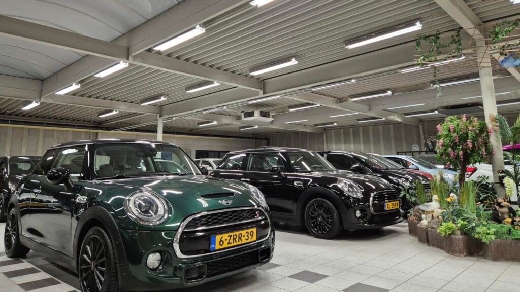 Vakgarage 't Centrum Moordrecht bespaart met Saled LED-verlichting