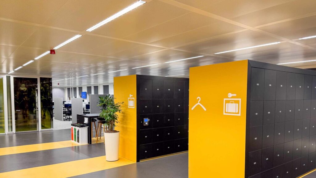Retrofit LED verlichting van Saled geplaatst in kantoorpand