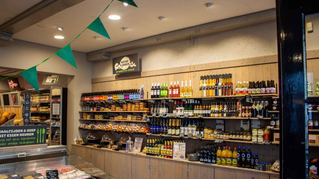 Nieuwe LED verlichting in verswinkel verbetert uitstraling en winkelbeleving.